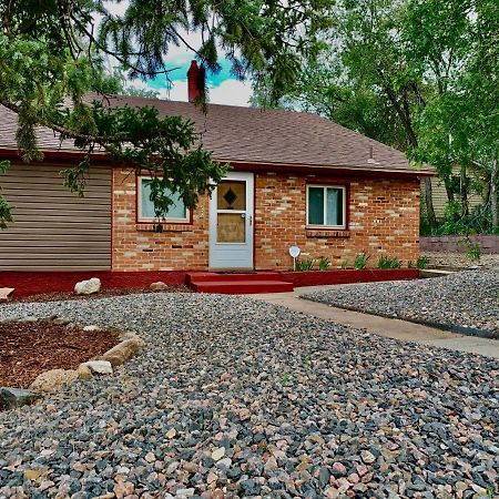 Newly Renovated Cozy Home Minutes From Broadmoor And Downtown Колорадо Спрингс Екстериор снимка