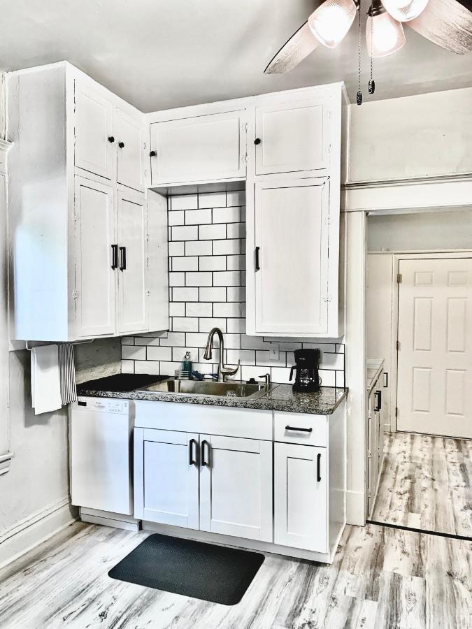Newly Renovated Cozy Home Minutes From Broadmoor And Downtown Колорадо Спрингс Екстериор снимка